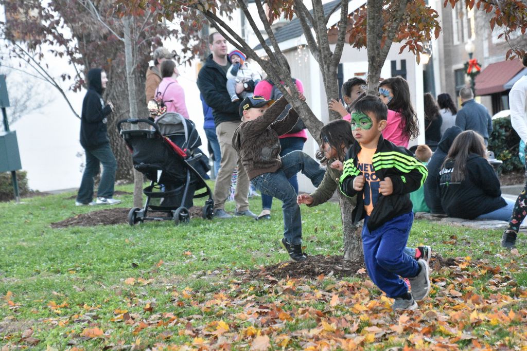 tree lighting 11-2019 241 (1024x683).jpg